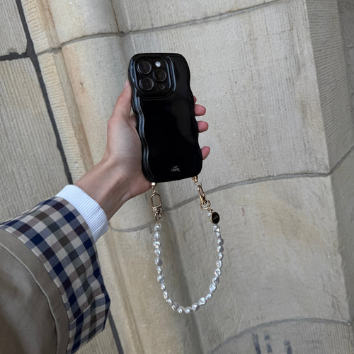 xoxo Wildhearts Glossy Wavy Cord Case Black - Pearlfection (short) - iPhone 17 Air