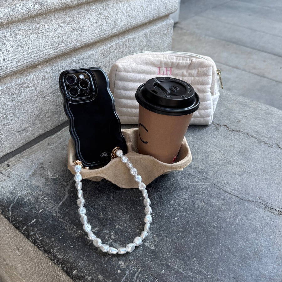 Glossy Wavy Cord Case Black - Pearlfection (short) - iPhone 17