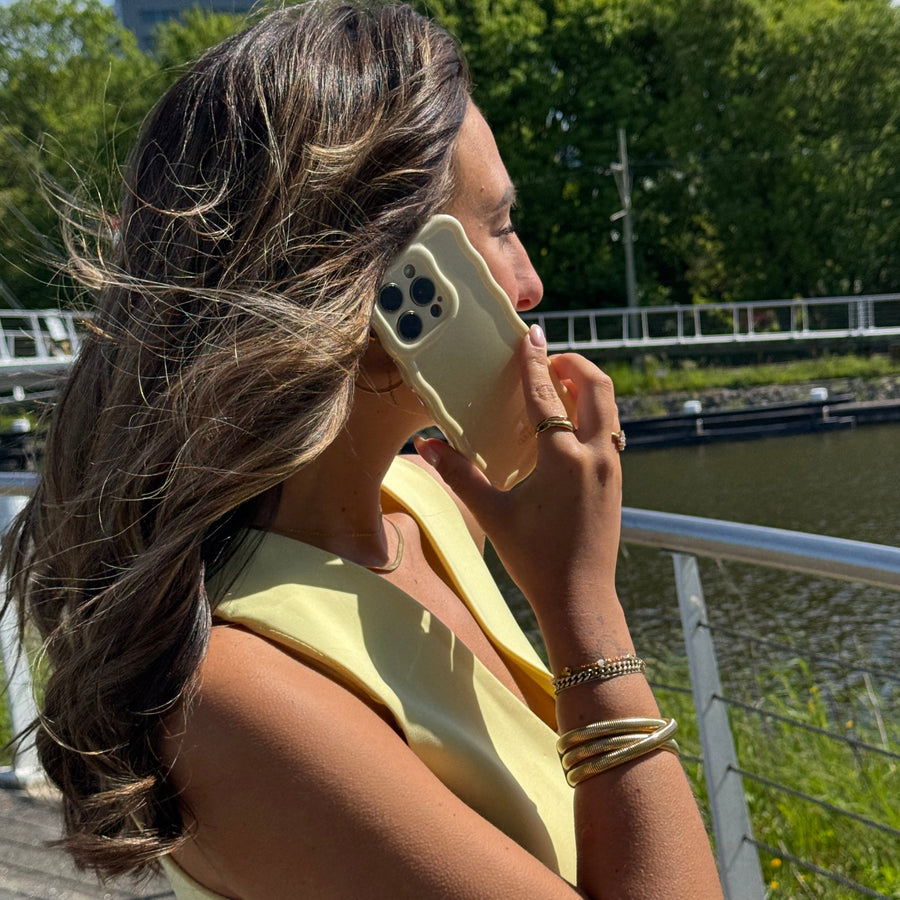 Glossy Wavy Case Buttercup - iPhone 17 Pro