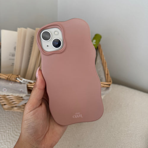 xoxo Wildhearts Wavy Case Brown - iPhone 15 Pro Max