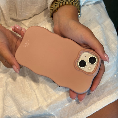 xoxo Wildhearts Wavy Case Brown - iPhone 16 Pro Max