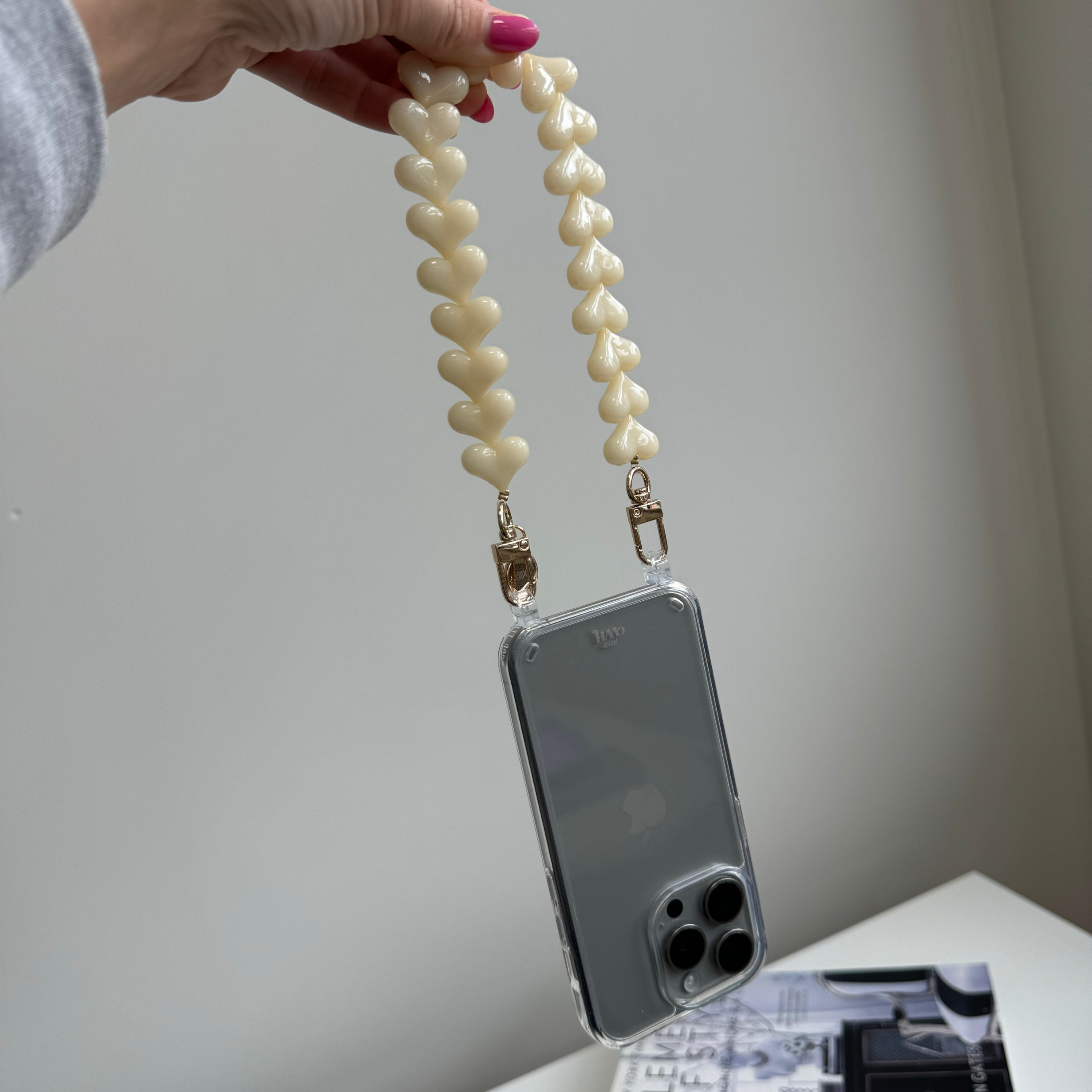 xoxo Wildhearts iPhone 17 - Funky Hearts (Creme) Transparant Cord Case