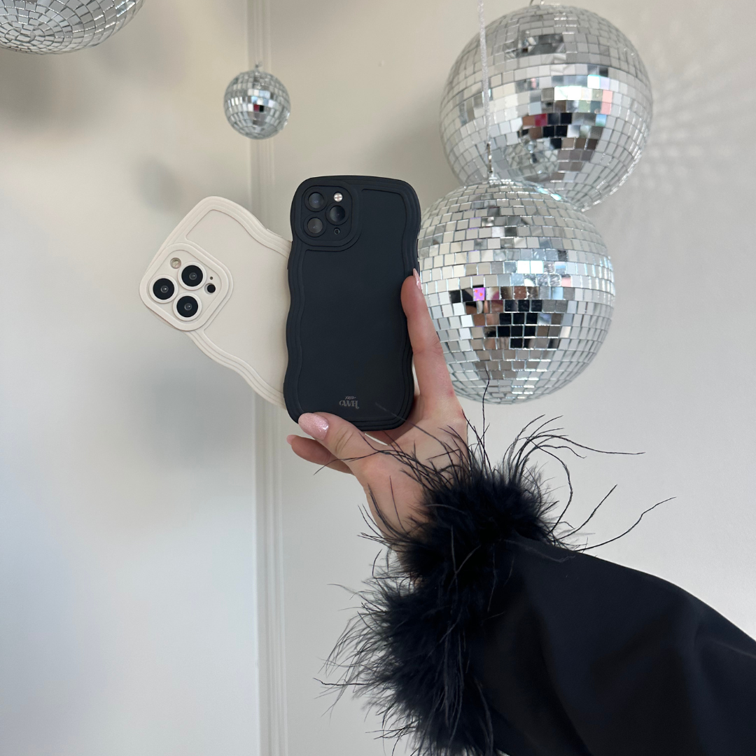 xoxo Wildhearts - Wavy case Beige - iPhone 15 Pro