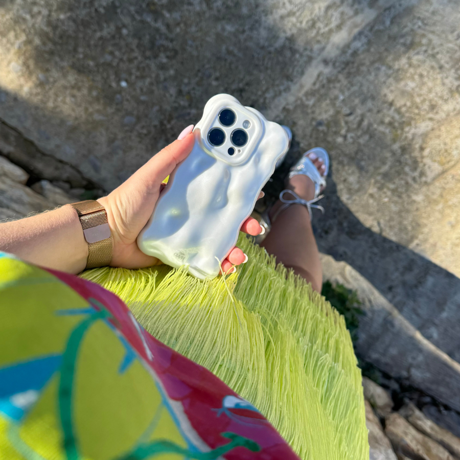 xoxo Wildhearts - Bubbly case White - iPhone 17