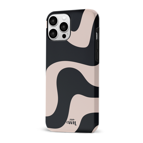 Stijlvol iPhone 16 Pro Max hoesje met zwart-beige golvend design en "xoxo GWH" logo.