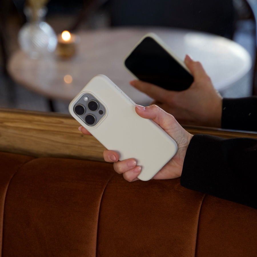 Shockproof silicone case Beige - iPhone 17 Pro Max