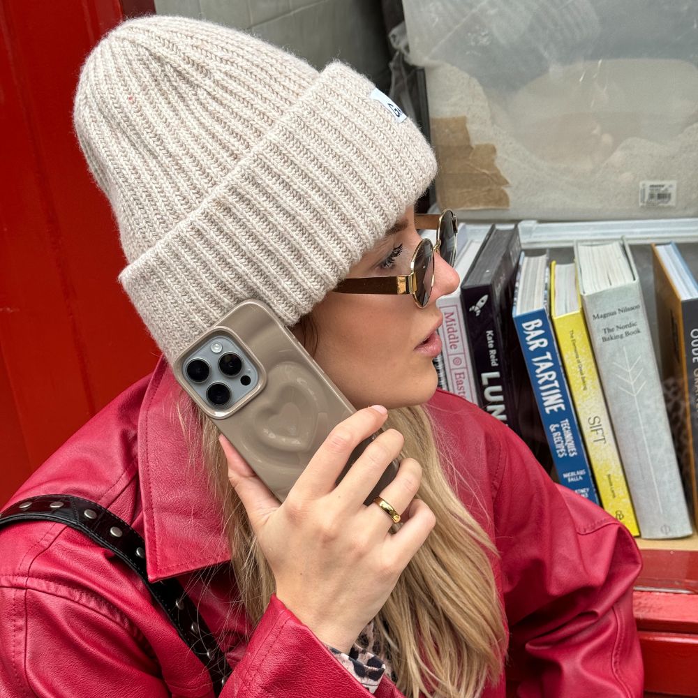 xoxo Wildhearts - Biggest Love Brown - iPhone 17