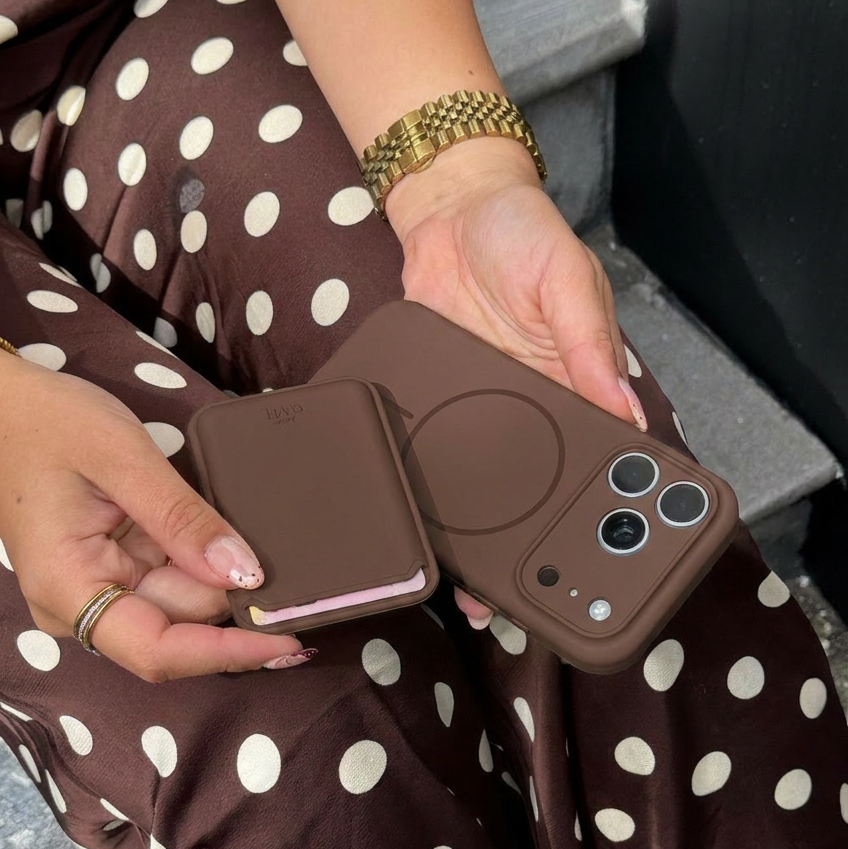 Silicone case with MagSafe Wallet (Brown)