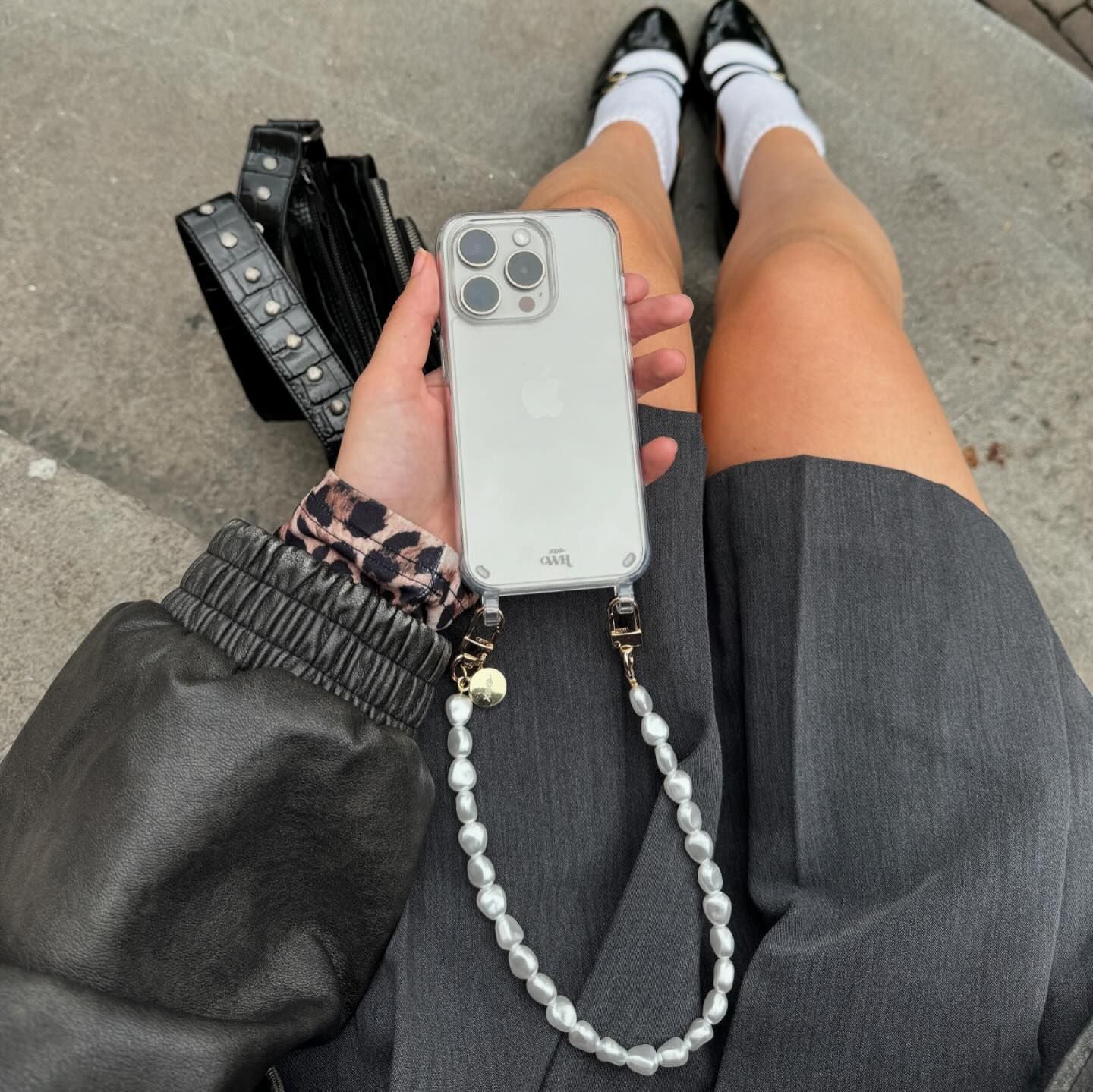 xoxo Wildhearts iPhone 17e - Pearlfection Transparant Cord Case - Short cord