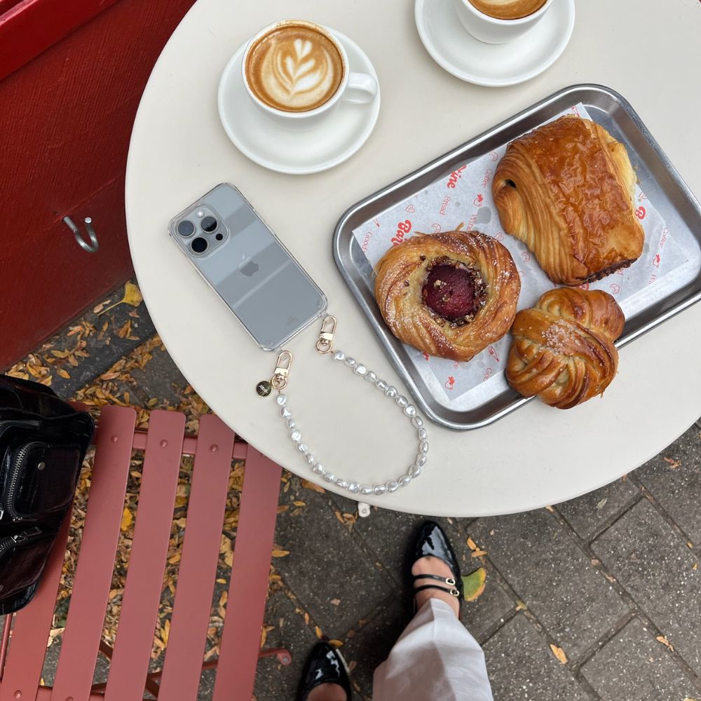 xoxo Wildhearts iPhone 16e - Pearlfection Transparant Cord Case - Short cord