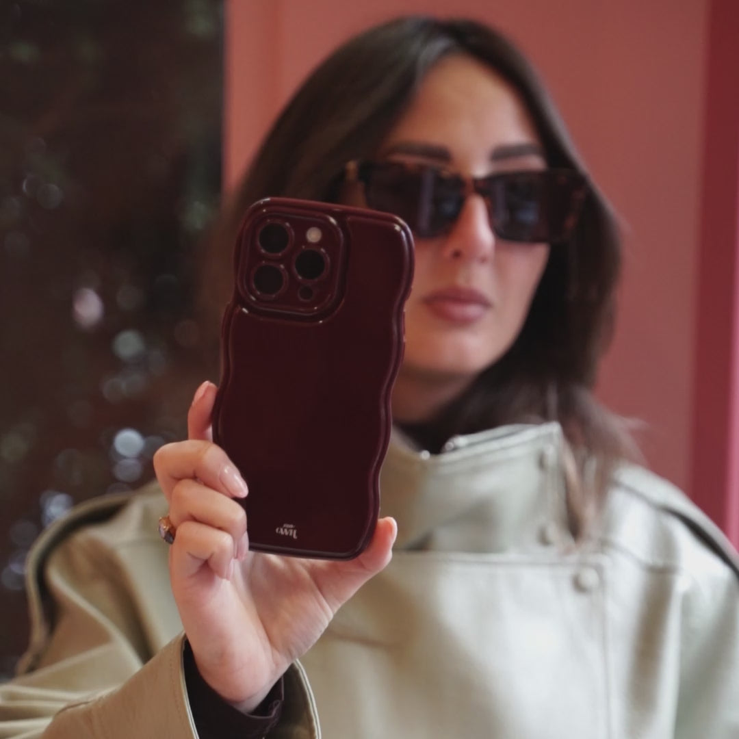 xoxo Wildhearts Glossy Wavy Case Burgundy - iPhone 17 Pro Max Case