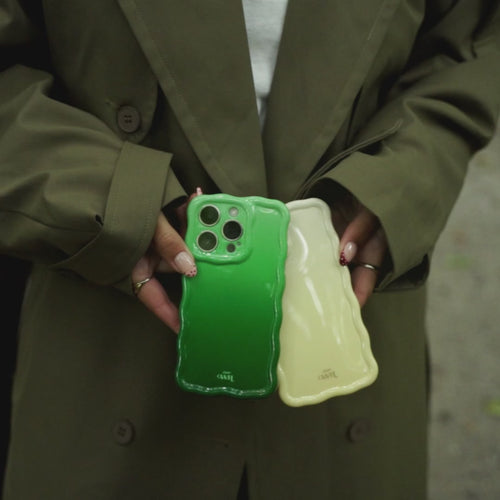 Glossy Wavy Case Matcha Coco - iPhone 15 Pro