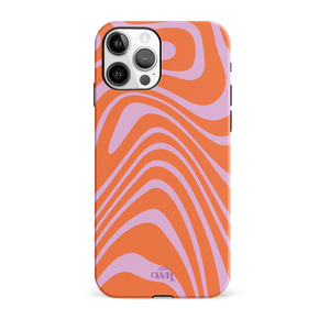 iPhone 11 Pro hoesje met oranje en paarse golvende print, gemaakt van hard kunststof.