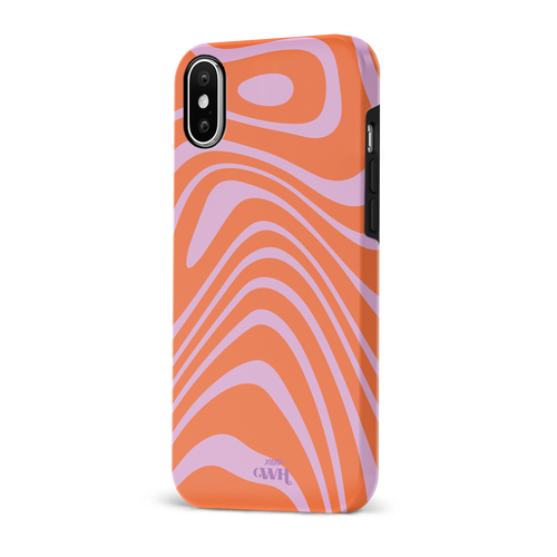 Oranje en paars iPhone X/XS hoesje met speels, golvend patroon en 'xoxo GWH' logo.