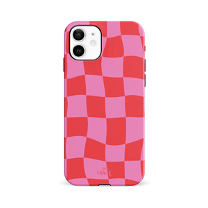 Roze en rood geblokt iPhone 11 hoesje van stevig hard kunststof met "xoxo GWH" logo.