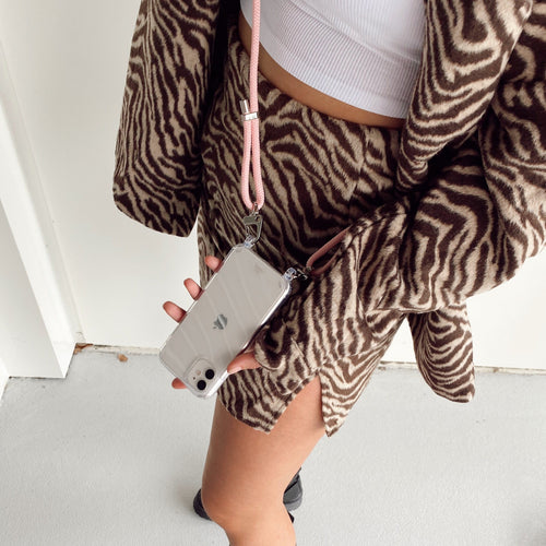 xoxo Wildhearts - iPhone 13 - Wildhearts Transparante case + roze koord
