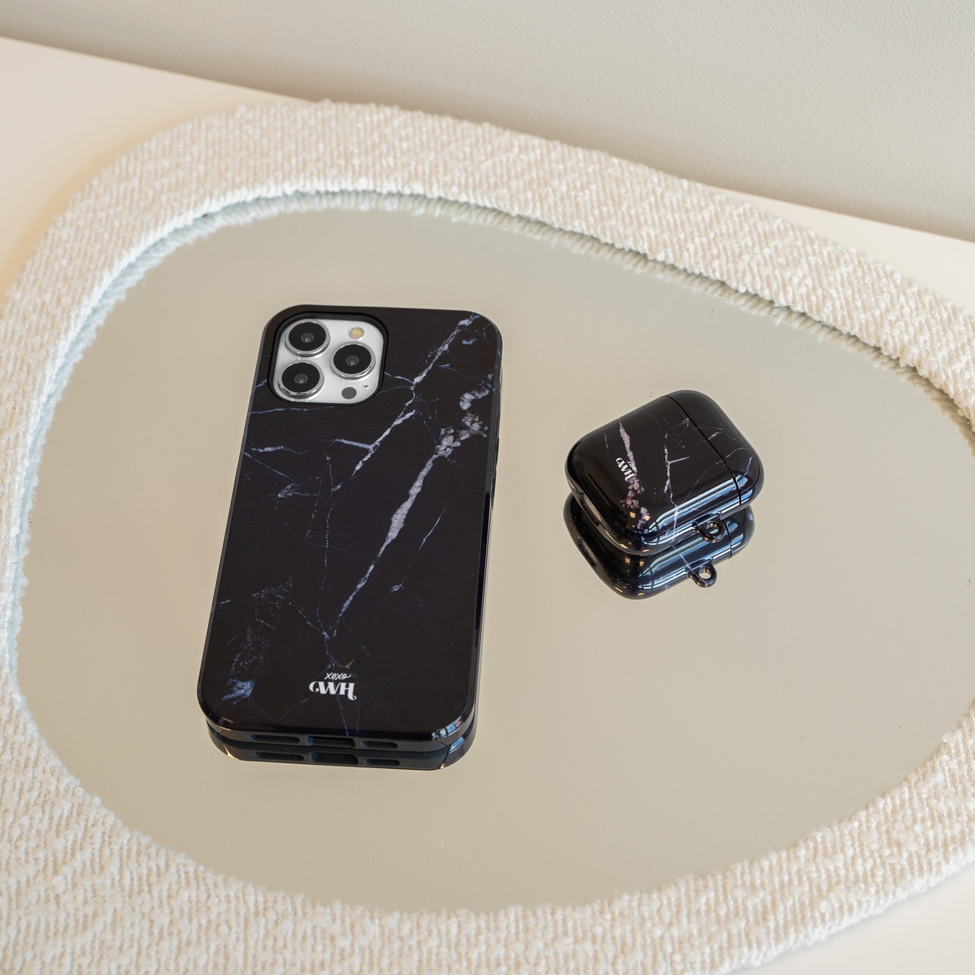 xoxo Wildhearts - AirPods 1 & 2 - Marble Black Mood