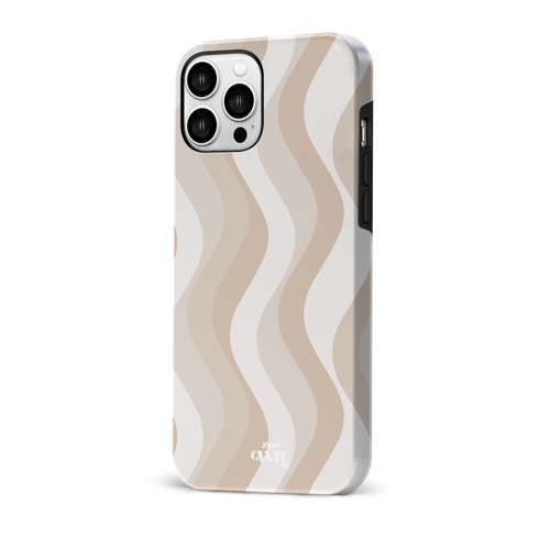 Glanzend iPhone 11 Pro hoesje met golvend patroon in nude en beige tinten.