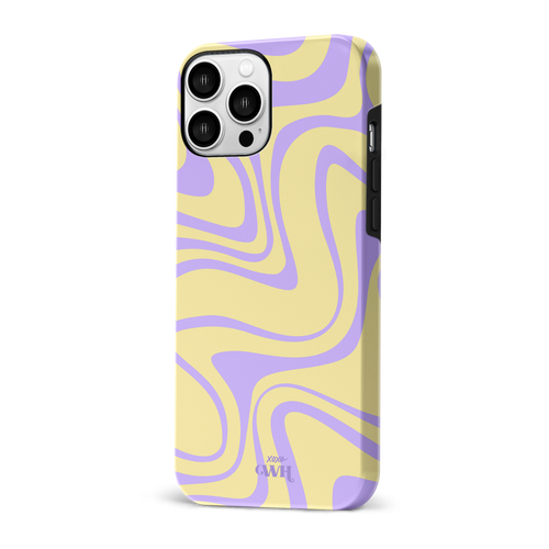 iPhone 13 Pro hoesje met geel en paars golvend patroon, gemaakt van stevig hard kunststof.