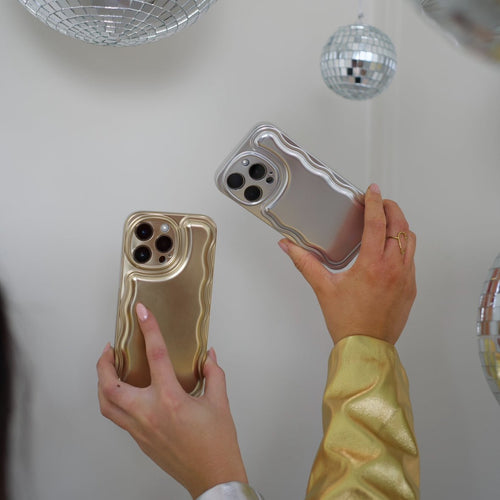 xoxo Wildhearts - Wavy case Gold - iPhone 14 pro max