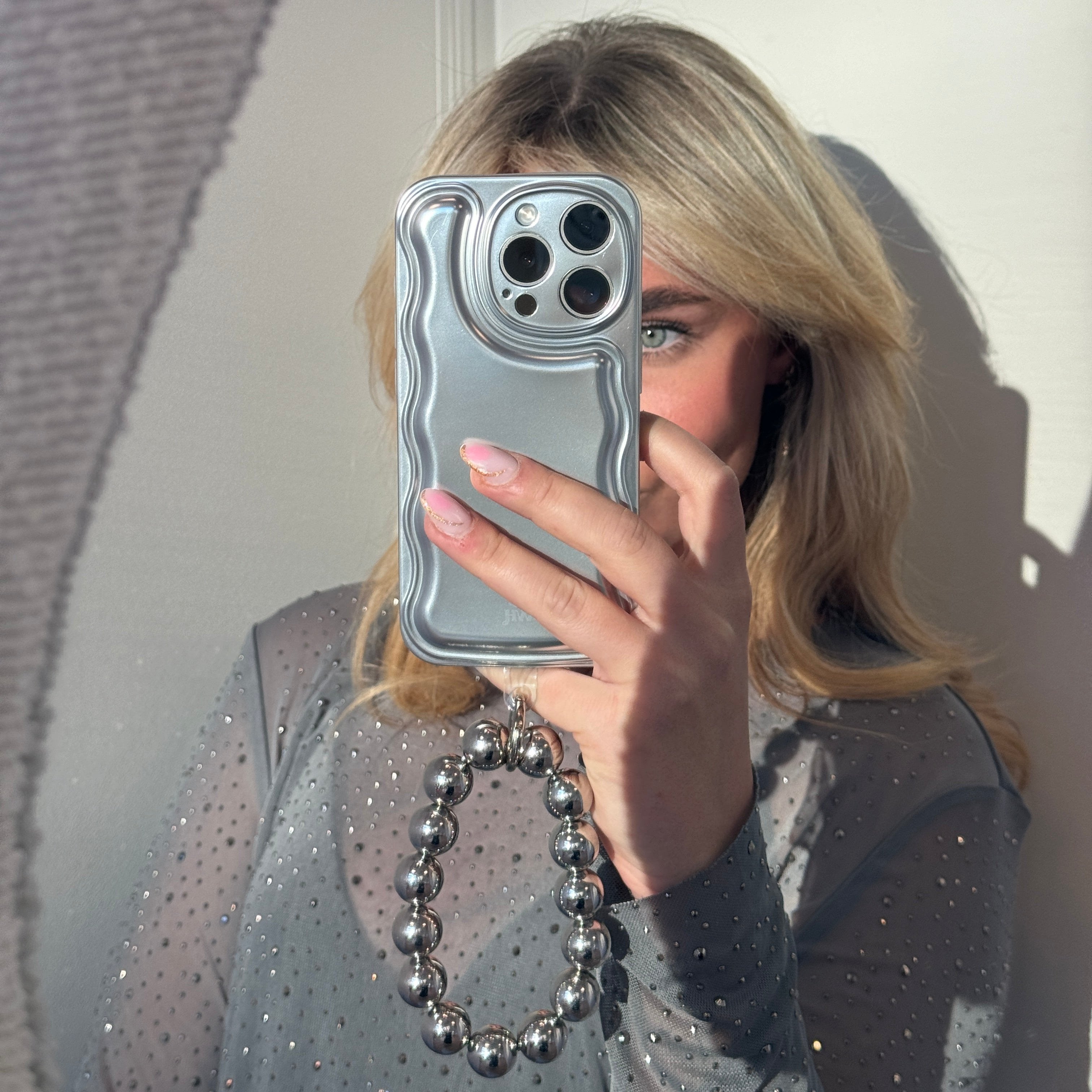 xoxo Wildhearts - Wavy case Silver met Silvery beads (easy cord) - iPhone 14