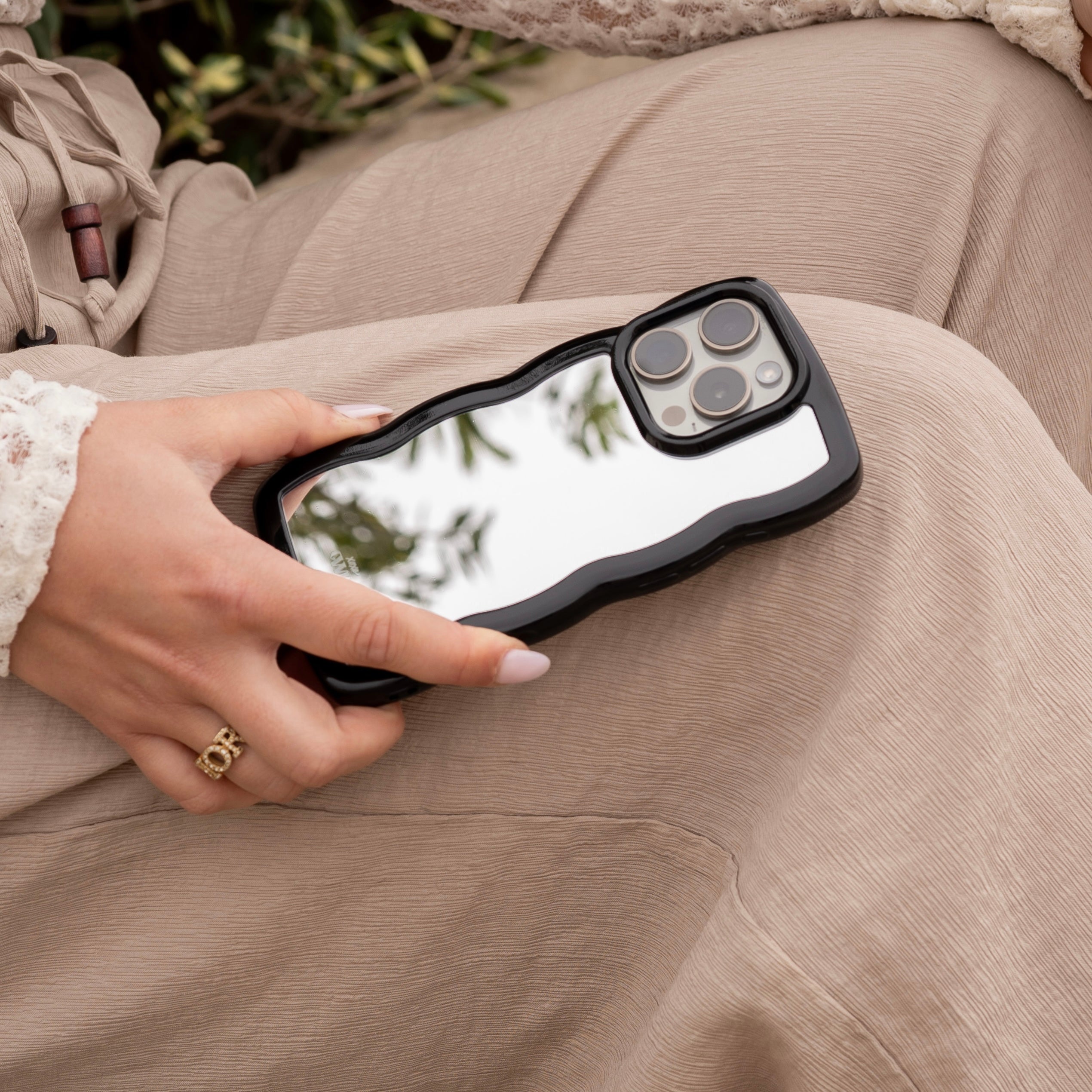 xoxo Wildhearts - Wavy mirror case Black - iPhone 13 Pro Max