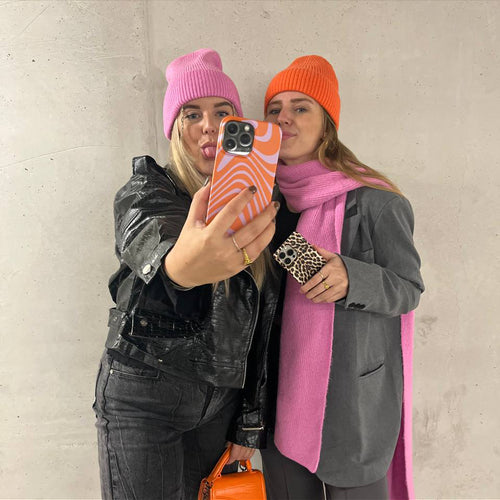 xoxo Wildhearts - xoxo Wildhearts telefoonhoesje geschikt voor iPhone 11 Pro Max met AirPods Pro (2) hoesje - set - Boogie Wonderland Orange - Double Layer - Telefoonhoesje met dubbele beschermlaag - Hoesje met golvend patroon - Golven - Oranje met Paars