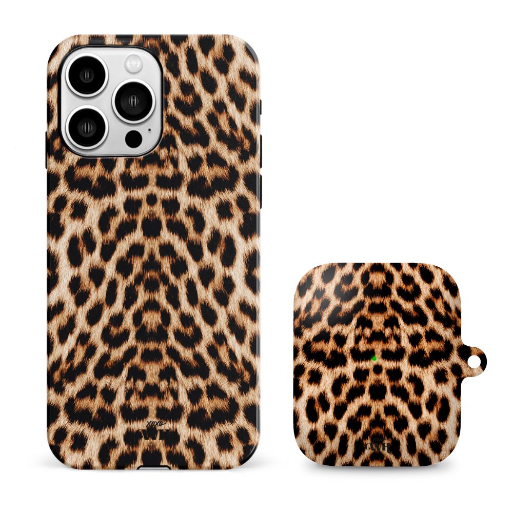 xoxo Wildhearts - xoxo Wildhearts telefoonhoesje geschikt voor iPhone 12 Pro met AirPods 1 en 2 hoesje - set - Wild Thing - Double Layer - Telefoonhoesje met dubbele beschermlaag - Panterprint - Tijger - Panter - Tijgerprint hoesje