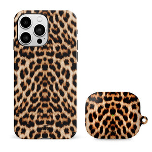xoxo Wildhearts - xoxo Wildhearts telefoonhoesje geschikt voor iPhone 14 Pro Max met AirPods Pro (2) hoesje - set - Wild Thing - Double Layer - Telefoonhoesje met dubbele beschermlaag - Panterprint - Tijger - Panter - Tijgerprint hoesje