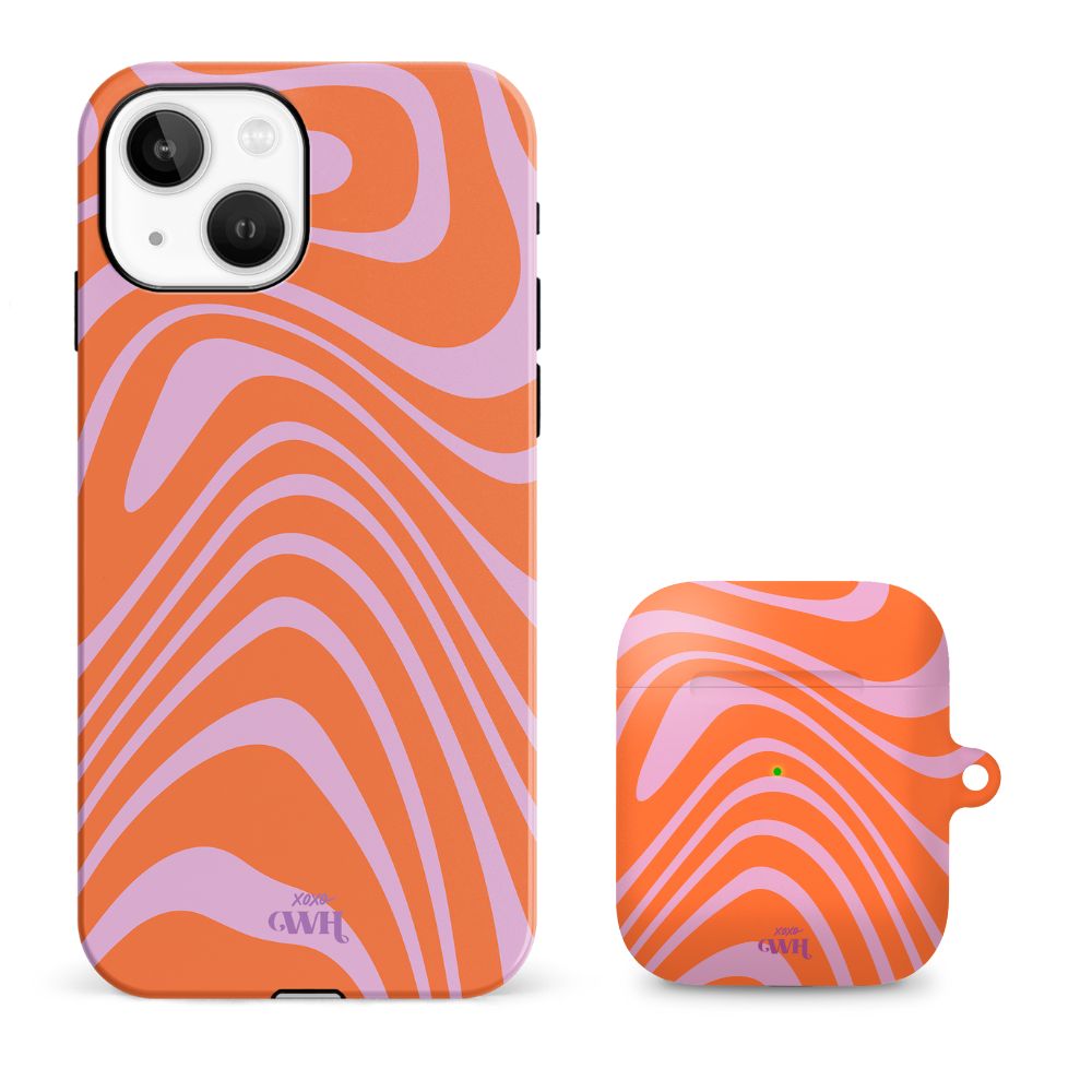 xoxo Wildhearts - xoxo Wildhearts telefoonhoesje geschikt voor iPhone 13 Mini met AirPods 1 en 2 hoesje - set - Boogie Wonderland Orange - Double Layer - Telefoonhoesje met dubbele beschermlaag - Hoesje met golvend patroon - Golven - Oranje met Paars