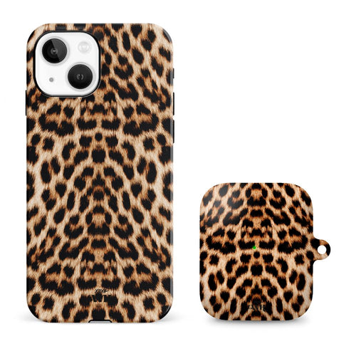 xoxo Wildhearts - xoxo Wildhearts telefoonhoesje geschikt voor iPhone 13 mini met AirPods 1 en 2 hoesje - set - Wild Thing - Double Layer - Telefoonhoesje met dubbele beschermlaag - Panterprint - Tijger - Panter - Tijgerprint hoesje