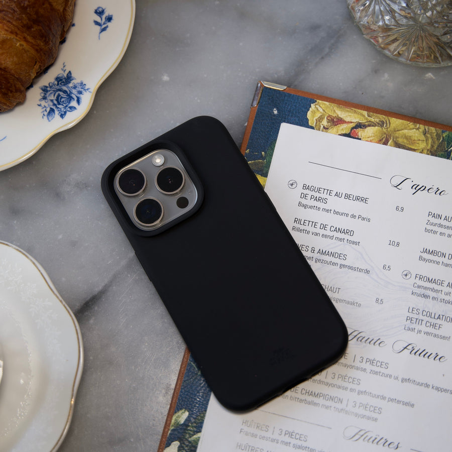 Shockproof silicone case Black - iPhone 17